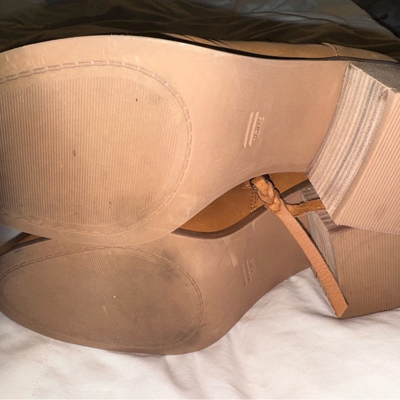 TOMS Women's Leighton Block Heel Boots - Brown. Worn only a few times! - Picture 3 of 4